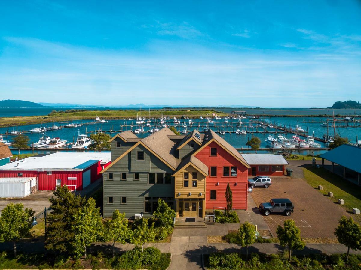 At The Helm Hotel Ilwaco Екстер'єр фото