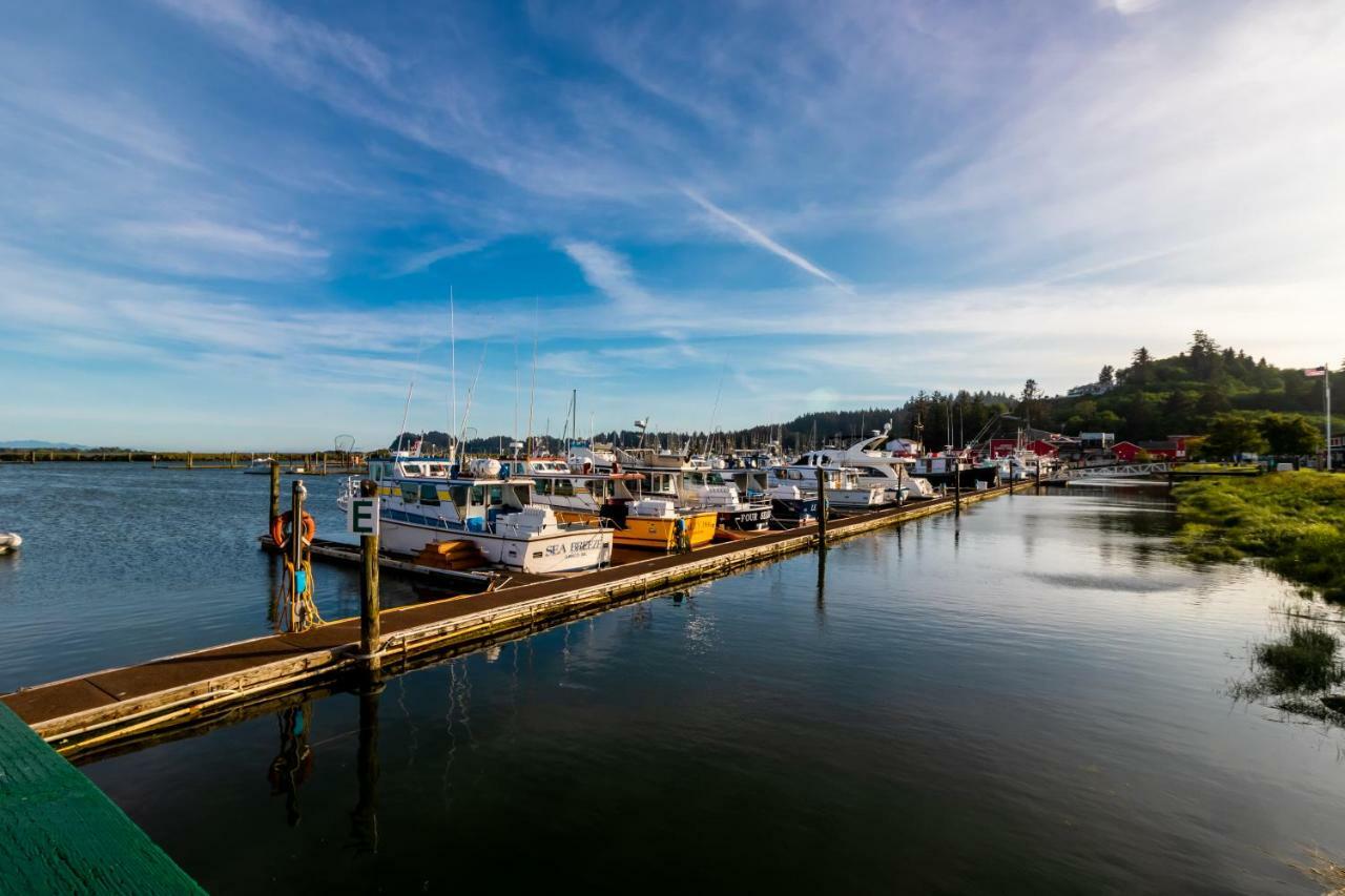 At The Helm Hotel Ilwaco Екстер'єр фото