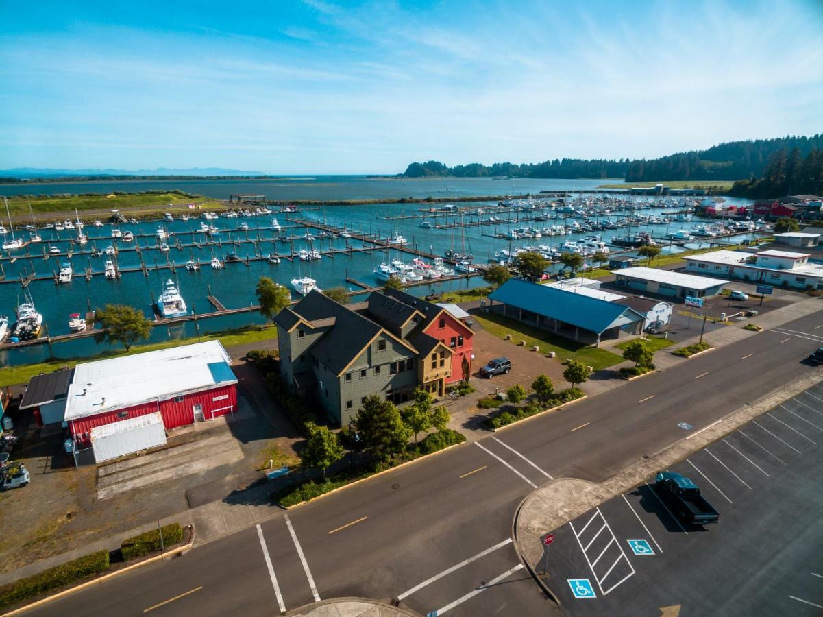 At The Helm Hotel Ilwaco Екстер'єр фото